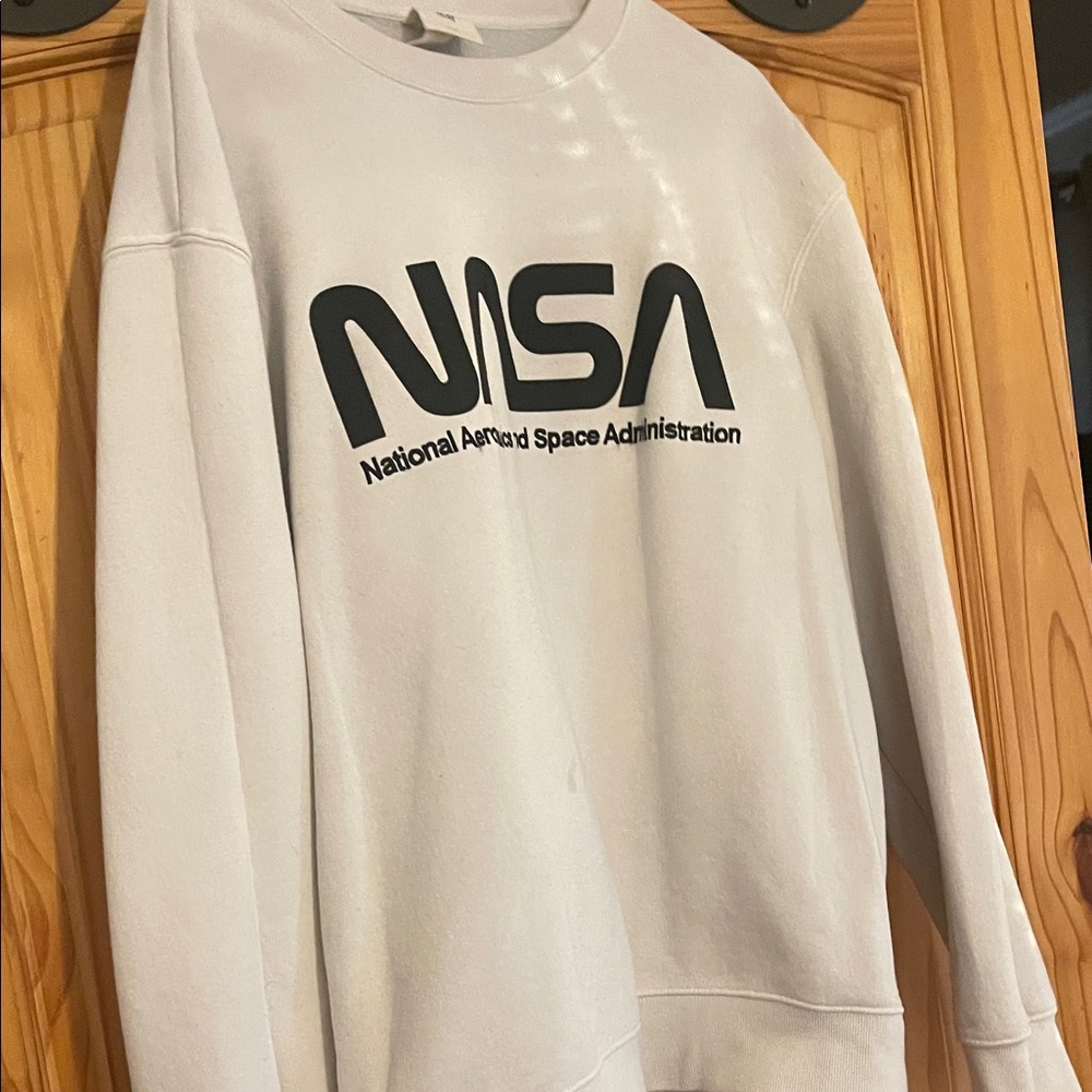 H&M White Crewneck Sweater